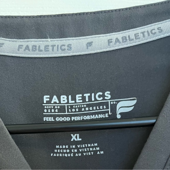 Fabletics Grey Scrub Set - Picture 6 of 6